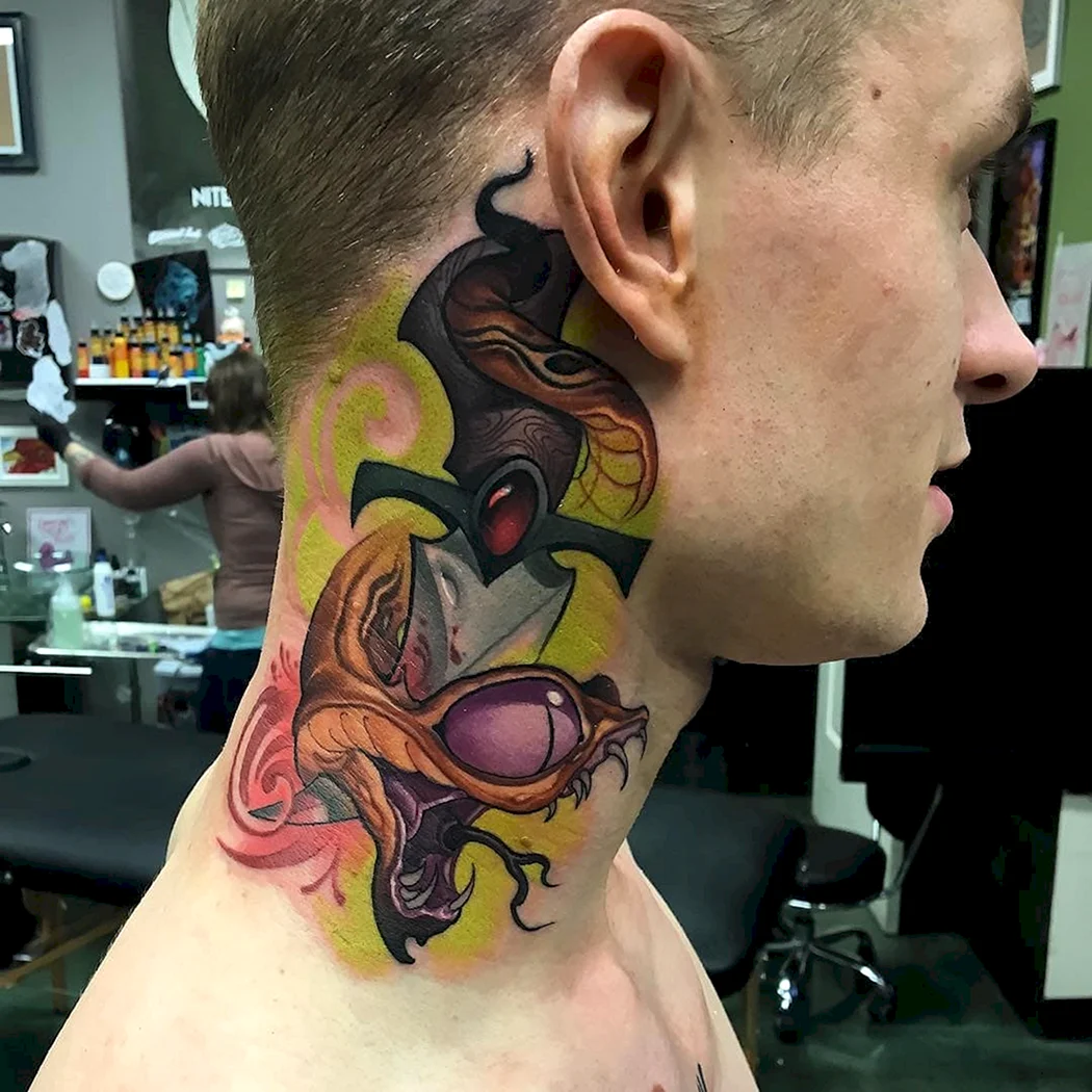 Тату на скуле